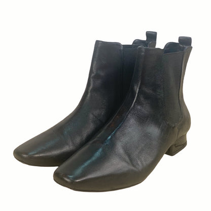 Runway Closet- Chelsea Boot